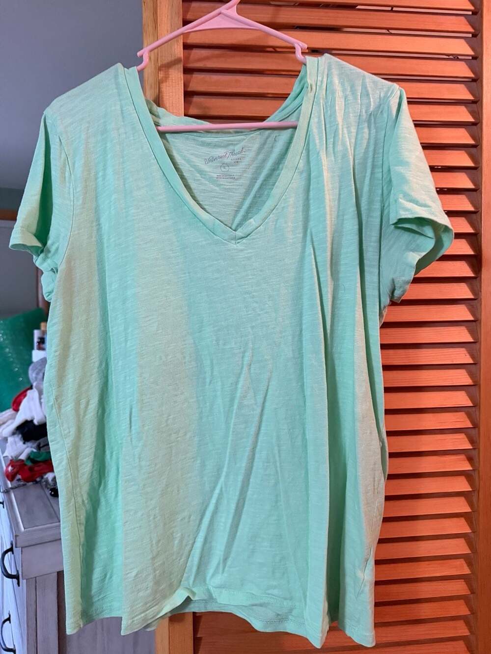 Universal Thread V-Neck T-Shirt Size XL Mint Green